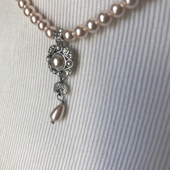 Monet delicate blush pearl necklace - Picture 5 of 6